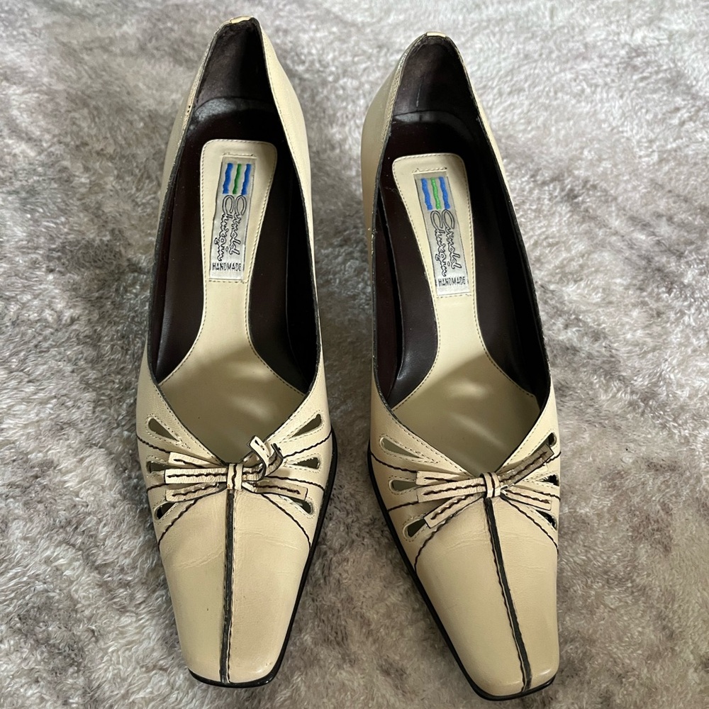 Chic Cream Leather Heels with Bow Accent